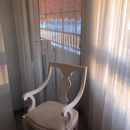With A View Of The Sea Apartment *